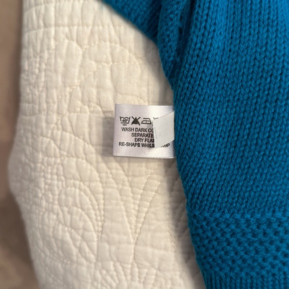 Women’s Knitted Cardigan With Beautiful Detail - Picture 10 of 10